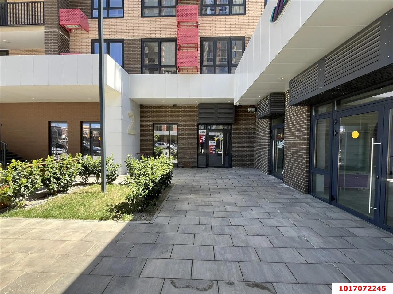 Фото №2: Торговое помещение 51&nbsp;м², 1/18&nbsp;эт. - Знаменский, Карасунский внутригородской округ, мкр. Родные Просторы, ул. Природная, 10Бк24
