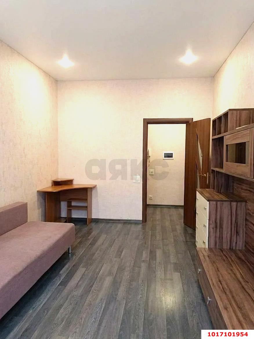Фото №1: 1-комнатная квартира 40&nbsp;м², 7/7&nbsp;эт. - Краснодар, Прикубанский внутригородской округ, мкр. Музыкальный, ул. имени Сергея Есенина, 108/1к2
