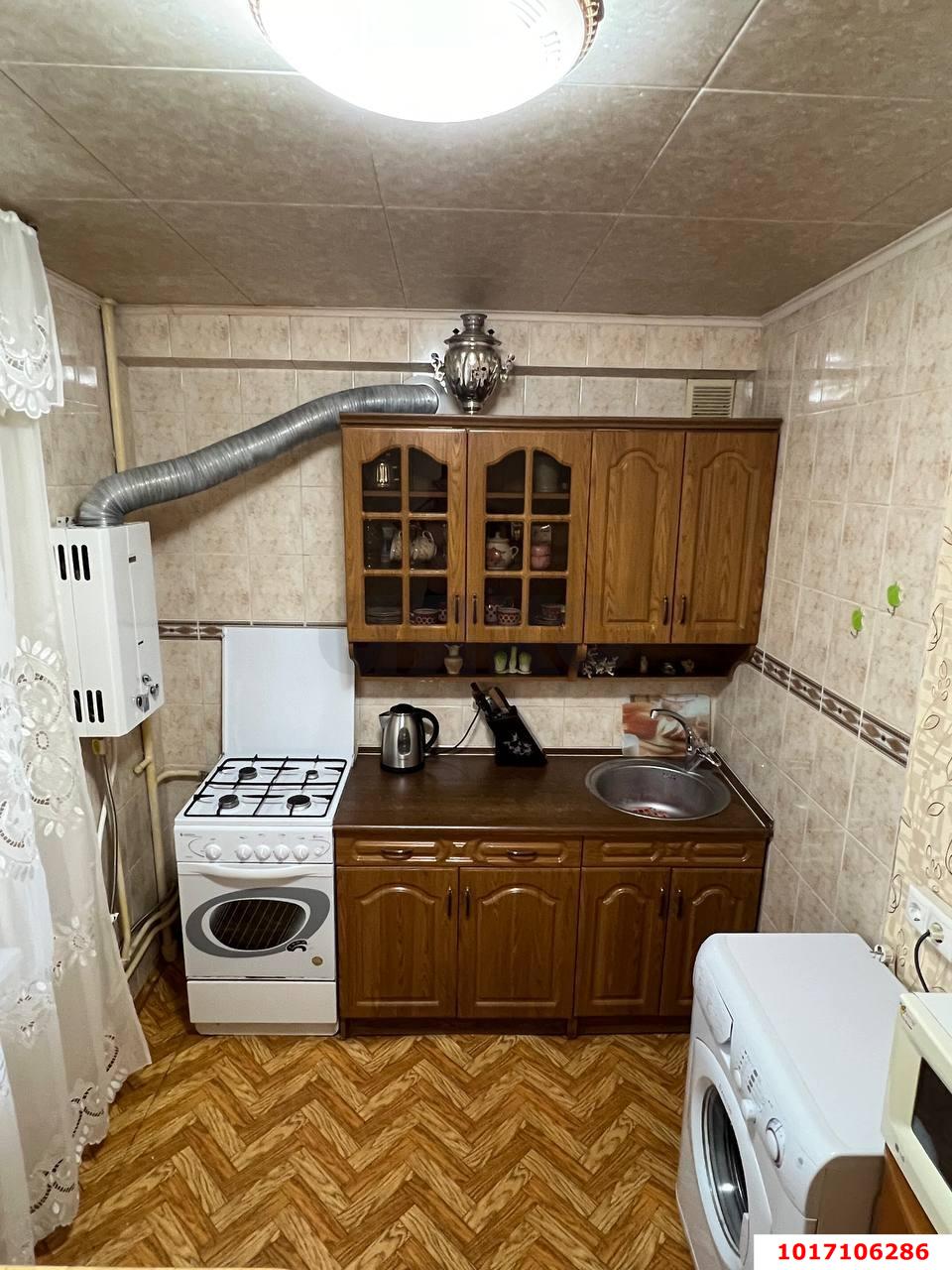 Фото №1: 3-комнатная квартира 60&nbsp;м², 4/5&nbsp;эт. - Краснодар, Центральный внутригородской округ, мкр. Центральный, ул. Братьев Дроздовых, 27