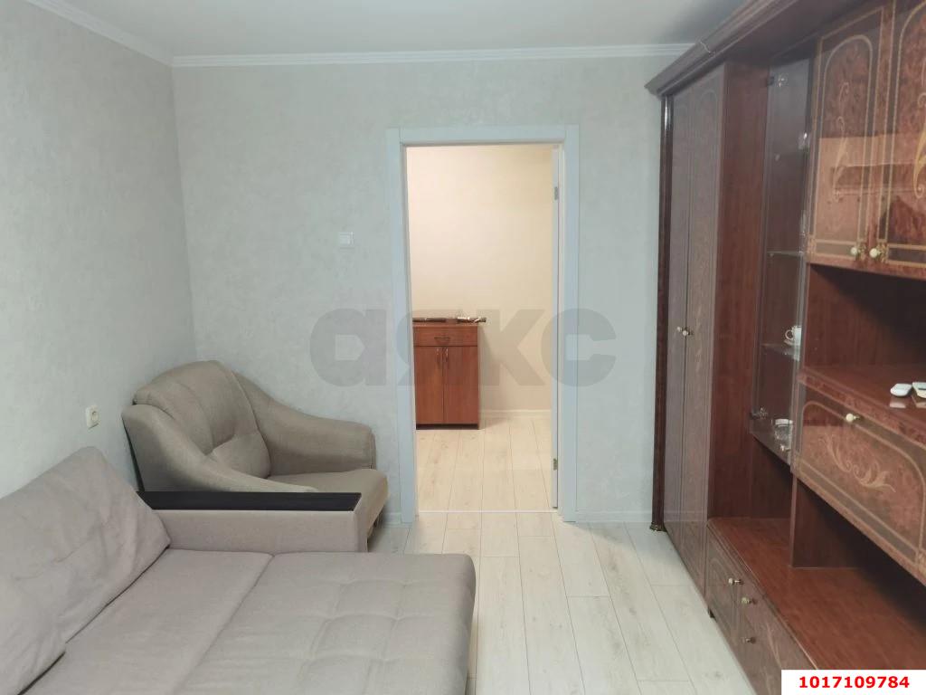 Фото №4: 1-комнатная квартира 45&nbsp;м², 2/11&nbsp;эт. - Краснодар, Западный внутригородской округ, мкр. Юбилейный, пр-кт Чекистов, 33к3