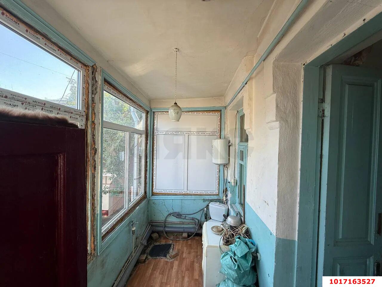 Фото №5: 2-комнатная квартира 30&nbsp;м², 2/2&nbsp;эт. - Краснодар, Центральный внутригородской округ, мкр. Центральный, ул. Коммунаров, 110