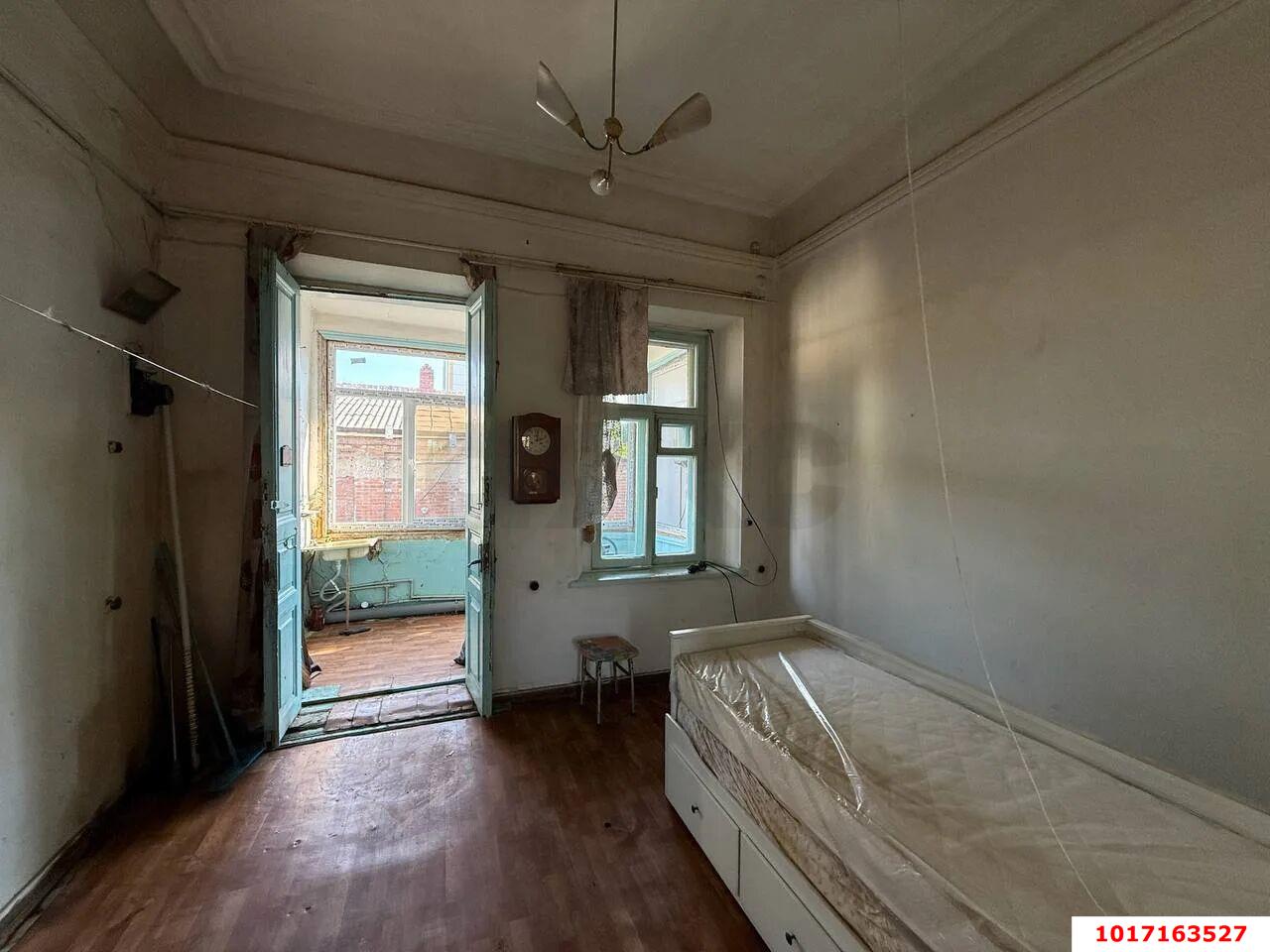 Фото №2: 2-комнатная квартира 30&nbsp;м², 2/2&nbsp;эт. - Краснодар, Центральный внутригородской округ, мкр. Центральный, ул. Коммунаров, 110