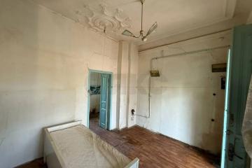 Фото №1: 2-комнатная квартира 30 м², 2/2 эт. - Краснодар, мкр. Центральный, ул. Коммунаров, 110