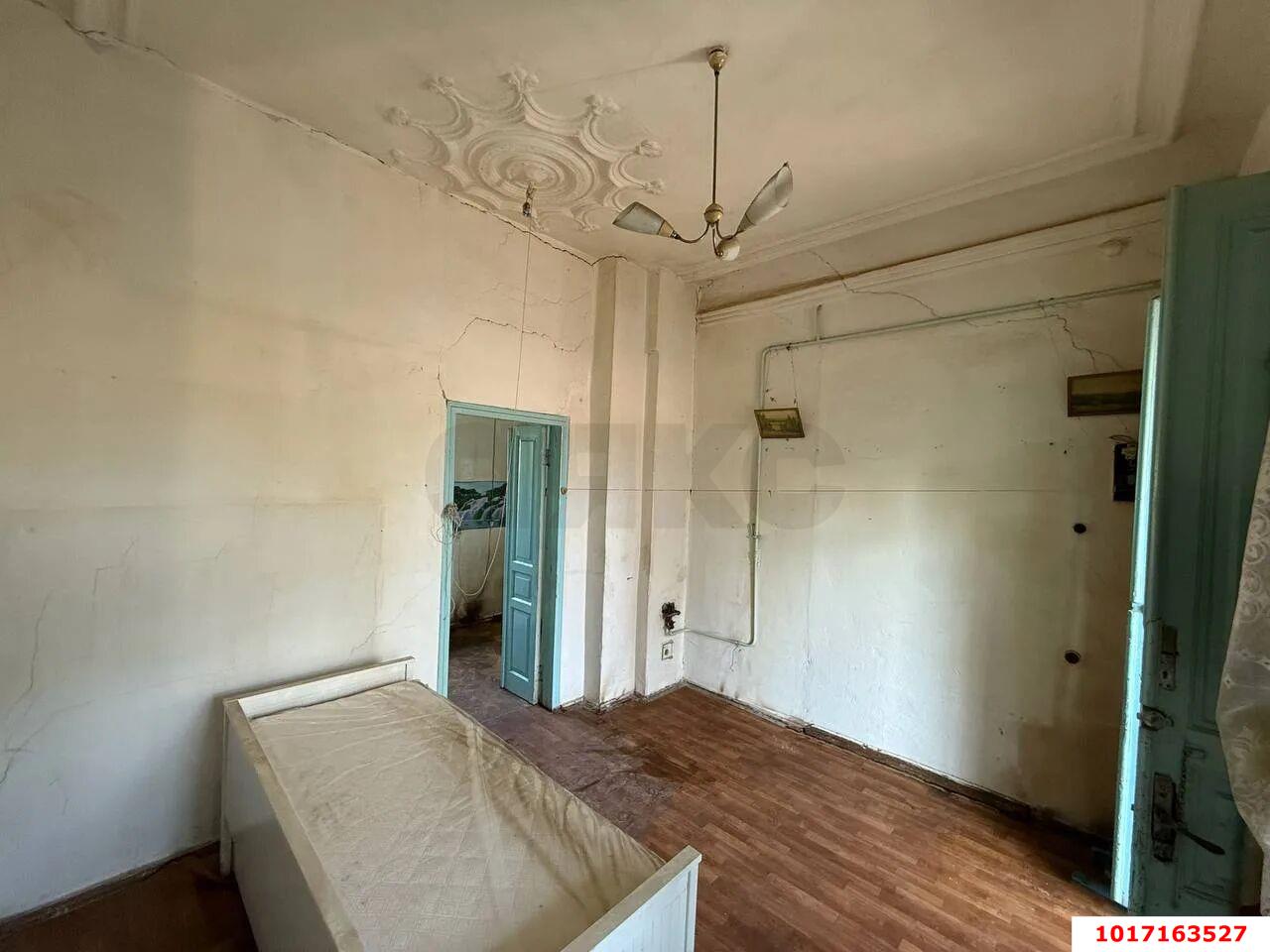 Фото №3: 2-комнатная квартира 30&nbsp;м², 2/2&nbsp;эт. - Краснодар, Центральный внутригородской округ, мкр. Центральный, ул. Коммунаров, 110
