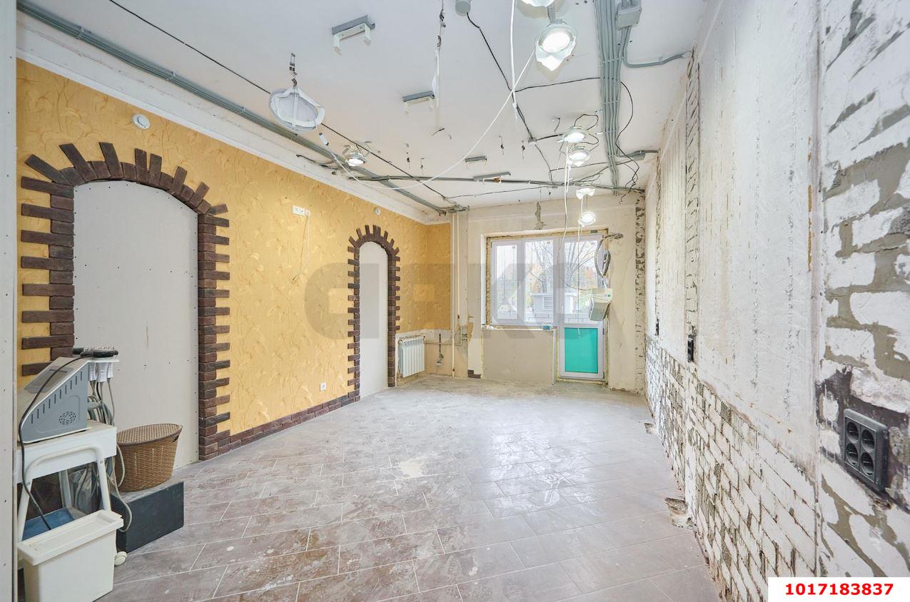 Фото №1: 1-комнатная квартира 45&nbsp;м², 1/11&nbsp;эт. - Краснодар, Карасунский внутригородской округ, мкр. Гидростроителей, ул. имени Игнатова, 2