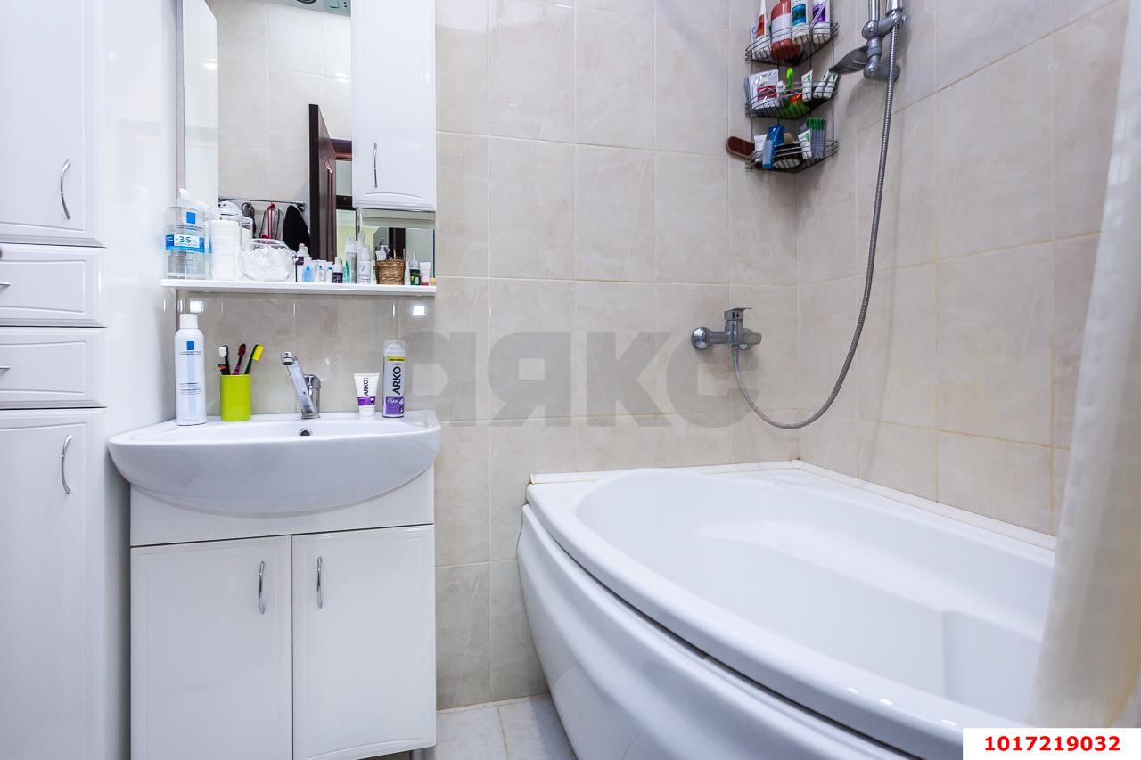 Фото №8: 2-комнатная квартира 60&nbsp;м², 1/20&nbsp;эт. - Краснодар, Западный внутригородской округ, мкр. Юбилейный, ул. 70-летия Октября, 1/6