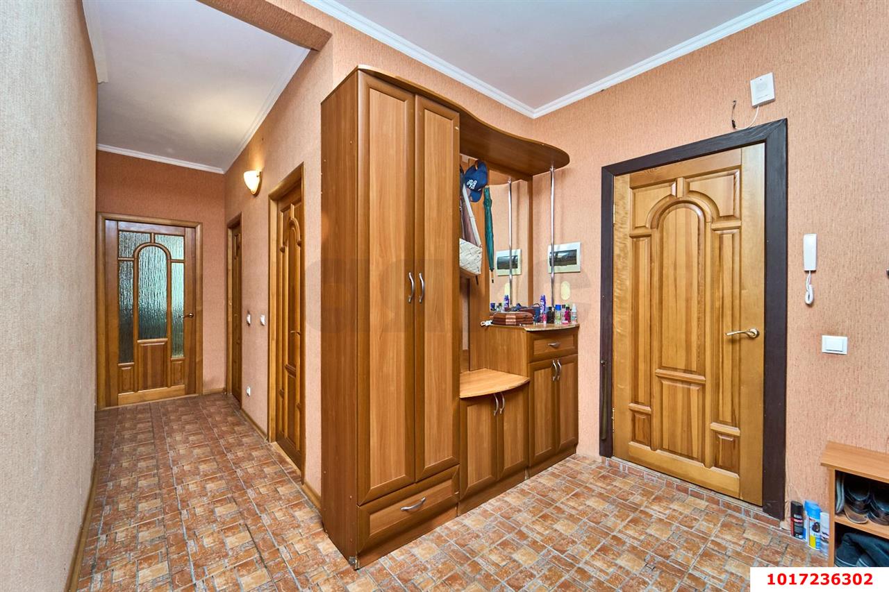 Фото №3: 2-комнатная квартира 96&nbsp;м², 3/16&nbsp;эт. - Краснодар, Западный внутригородской округ, мкр. Юбилейный, пр-кт Чекистов, 42