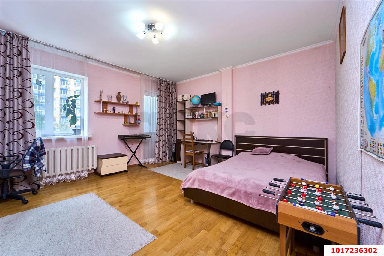 Фото №1: 2-комнатная квартира 96&nbsp;м², 3/16&nbsp;эт. - Краснодар, Западный внутригородской округ, мкр. Юбилейный, пр-кт Чекистов, 42