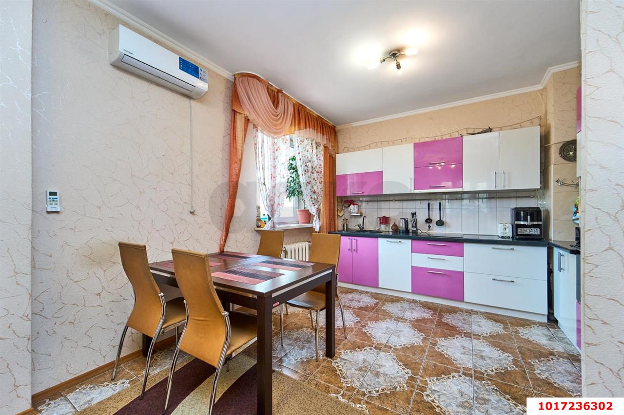 Фото №6: 2-комнатная квартира 96&nbsp;м², 3/16&nbsp;эт. - Краснодар, Западный внутригородской округ, мкр. Юбилейный, пр-кт Чекистов, 42