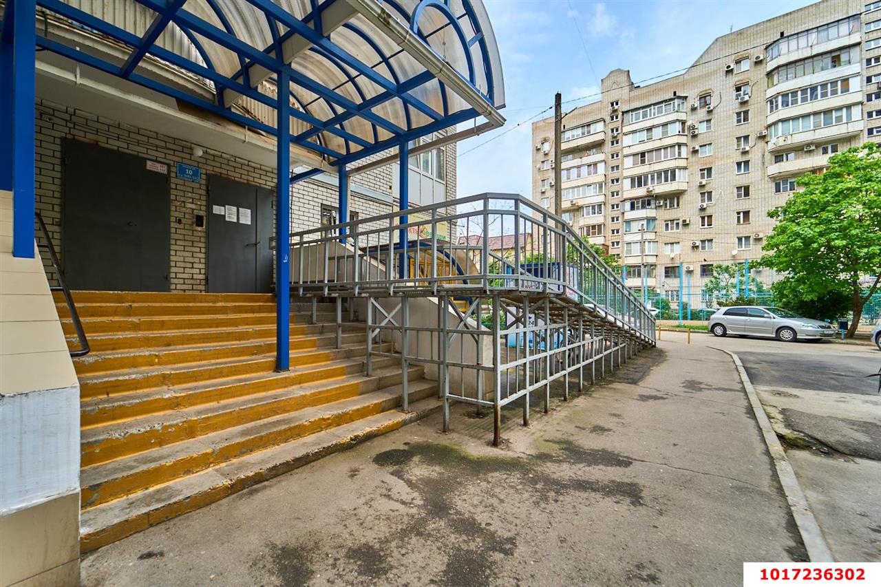 Фото №13: 2-комнатная квартира 96&nbsp;м², 3/16&nbsp;эт. - Краснодар, Западный внутригородской округ, мкр. Юбилейный, пр-кт Чекистов, 42