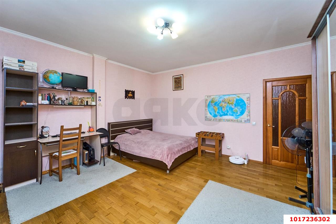 Фото №2: 2-комнатная квартира 96&nbsp;м², 3/16&nbsp;эт. - Краснодар, Западный внутригородской округ, мкр. Юбилейный, пр-кт Чекистов, 42