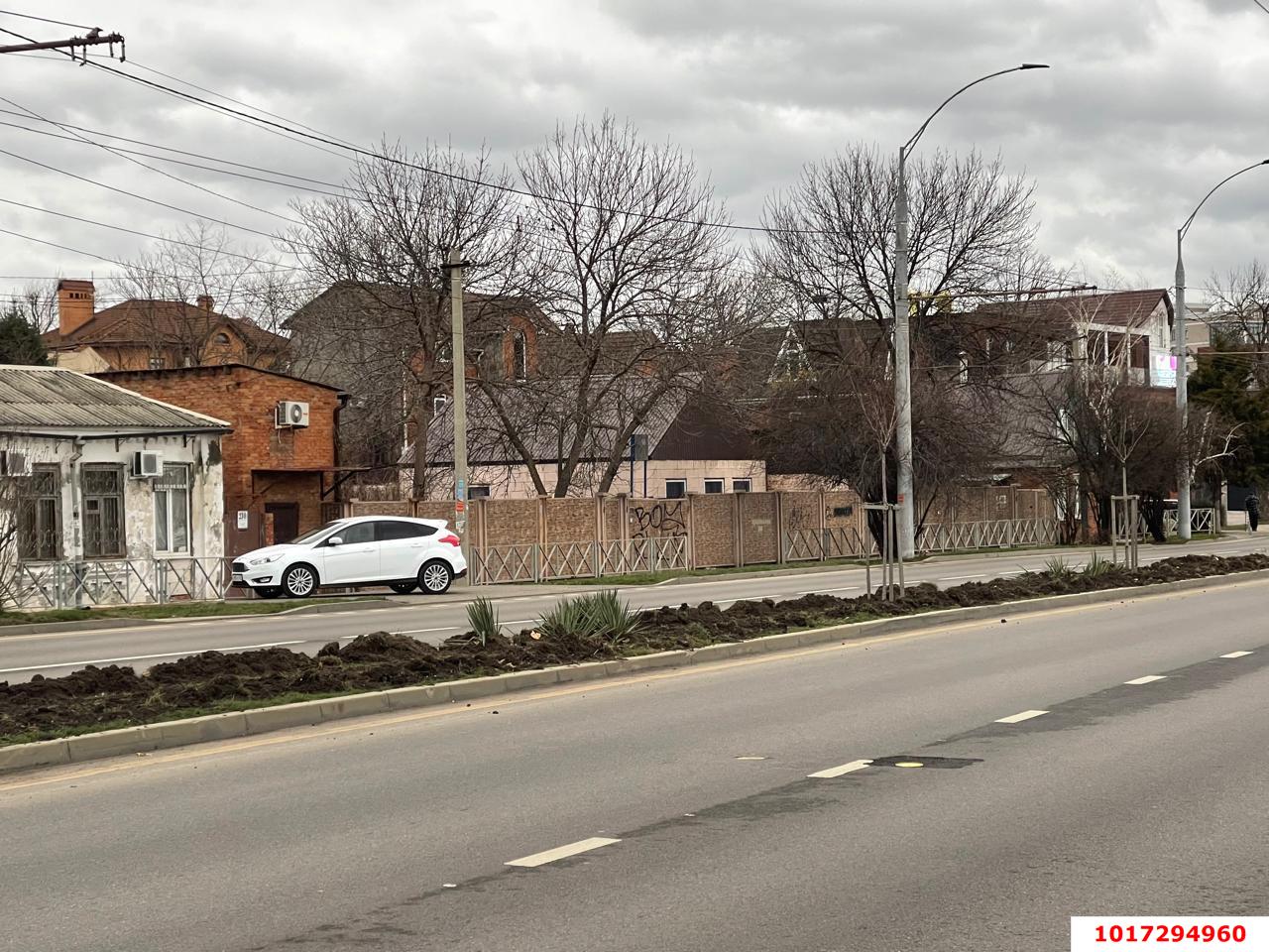 Фото №1: Дом 34&nbsp;м² + 1056&nbsp;сот., 1&nbsp;эт. - Краснодар, Западный внутригородской округ, мкр. Центральный, ул. Орджоникидзе, 8