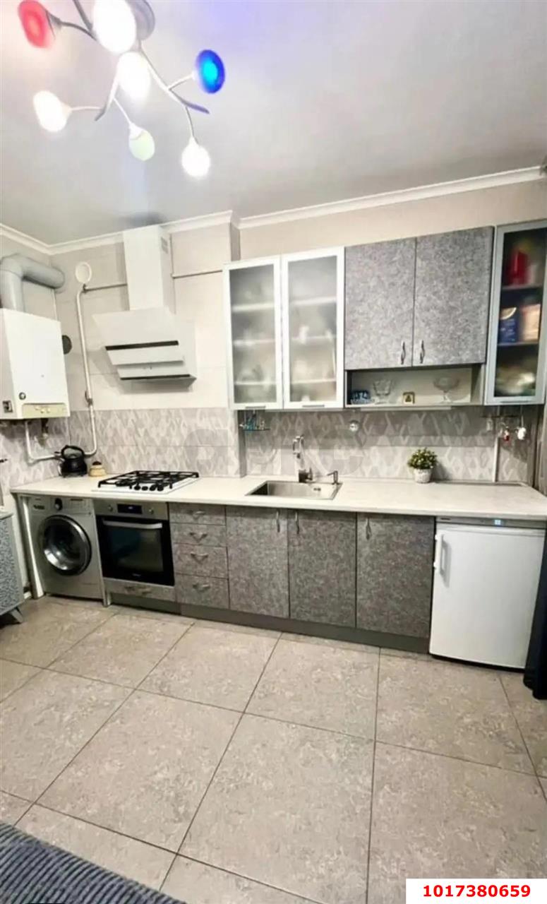 Фото №1: 1-комнатная квартира 37&nbsp;м², 1/3&nbsp;эт. - Краснодар, Прикубанский внутригородской округ, мкр. Северный, ул. Академика Губкина, 86