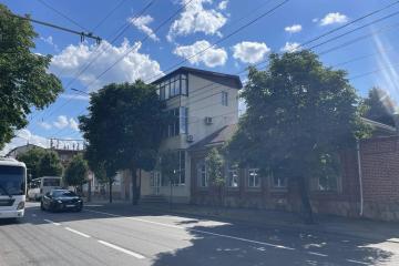 Фото №1: Отдельное здание 176&nbsp;м², 1/3&nbsp;эт. - Краснодар, мкр. Центральный, ул. Октябрьская, 141