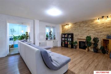 Фото №1: 2-комнатная квартира 65 м², 9/10 эт. - Краснодар, мкр. имени Н.И. Вавилова, ул. Вавилова, 18к1