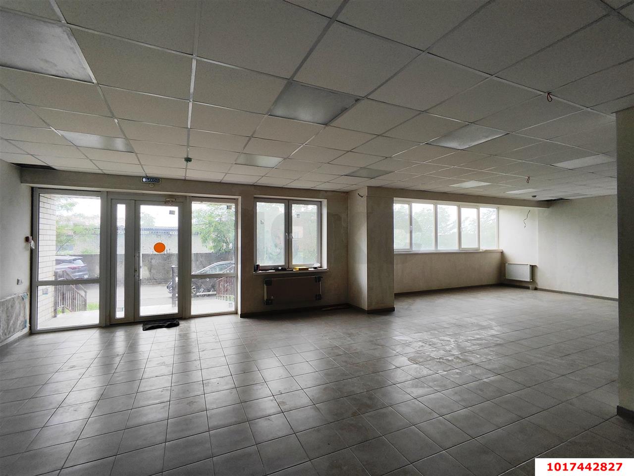 Фото №3: Торговое помещение 175&nbsp;м², 1/17&nbsp;эт. - Краснодар, Прикубанский внутригородской округ, 2-я Площадка, мкр. жилой комплекс Кремлёвские Ворота, ул. Кореновская, 2к1