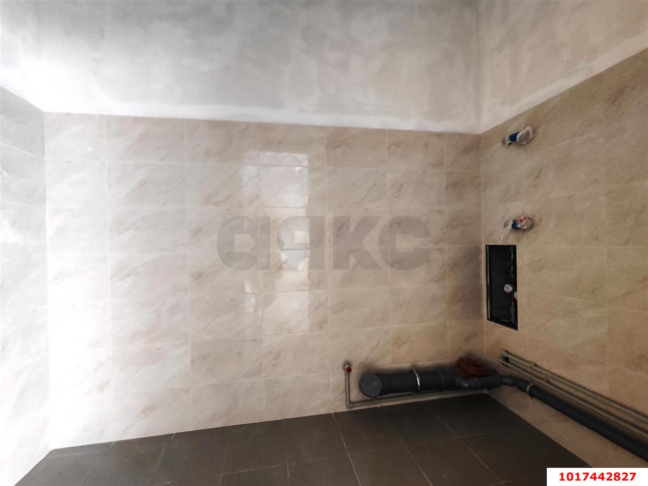 Фото №2: Торговое помещение 175&nbsp;м², 1/17&nbsp;эт. - Краснодар, Прикубанский внутригородской округ, 2-я Площадка, мкр. жилой комплекс Кремлёвские Ворота, ул. Кореновская, 2к1