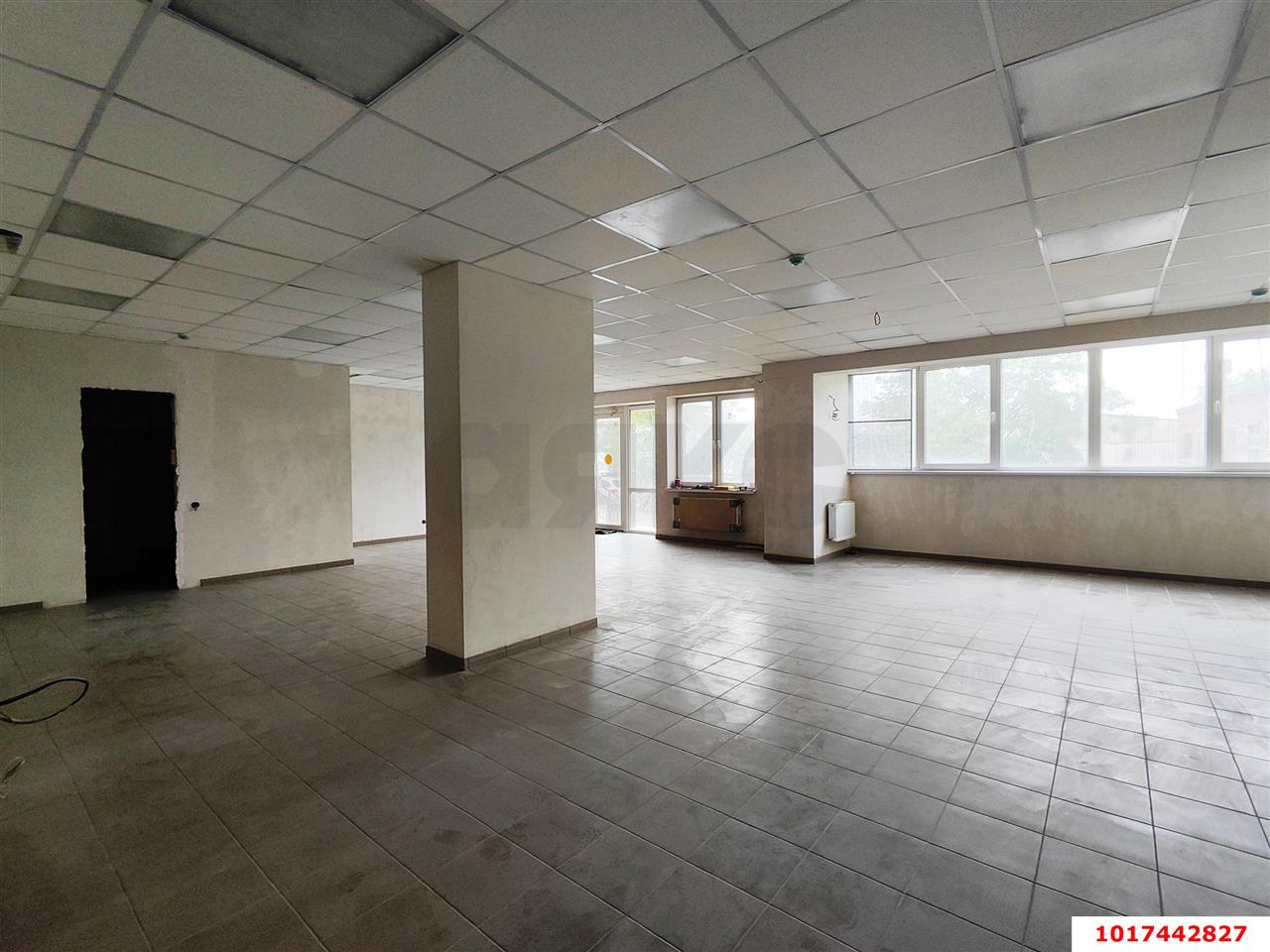 Фото №4: Торговое помещение 175&nbsp;м², 1/17&nbsp;эт. - Краснодар, Прикубанский внутригородской округ, 2-я Площадка, мкр. жилой комплекс Кремлёвские Ворота, ул. Кореновская, 2к1