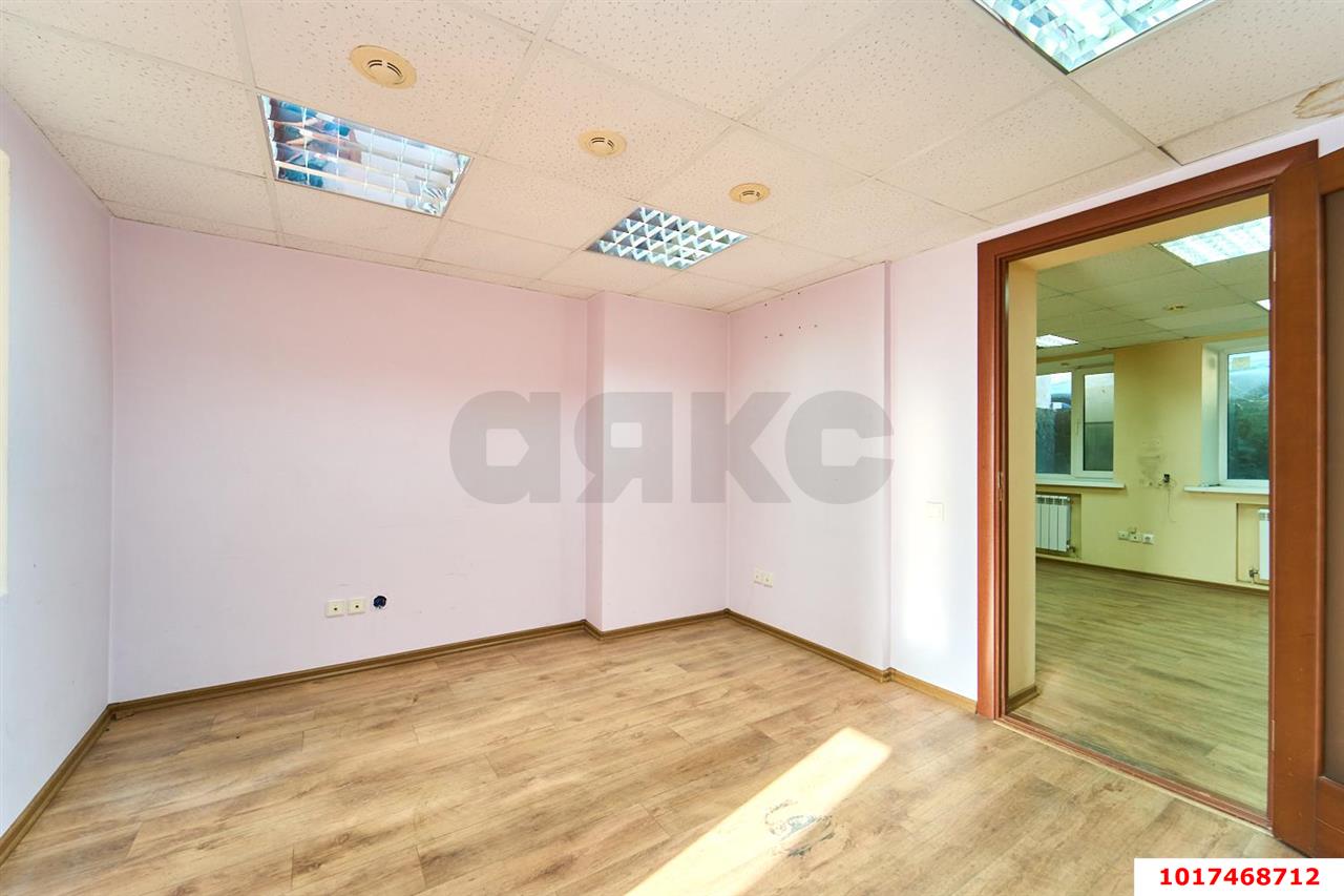 Фото №2: Офисное помещение 92&nbsp;м², 1/2&nbsp;эт. - Краснодар, Западный внутригородской округ, мкр. Центральный, ул. Мира, 9/1