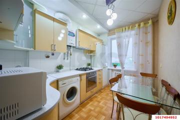 Фото №1: 3-комнатная квартира 76 м², 2/2 эт. - Краснодар, мкр. имени Н.И. Вавилова, ул. имени Калинина, 1к10