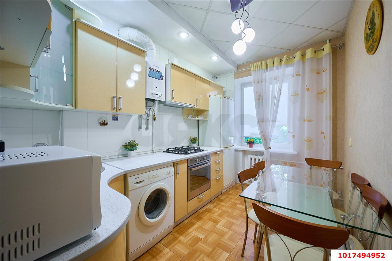 Фото №1: 3-комнатная квартира 76&nbsp;м², 3/3&nbsp;эт. - Краснодар, Прикубанский внутригородской округ, мкр. имени Н.И. Вавилова, ул. имени Калинина, 1к10