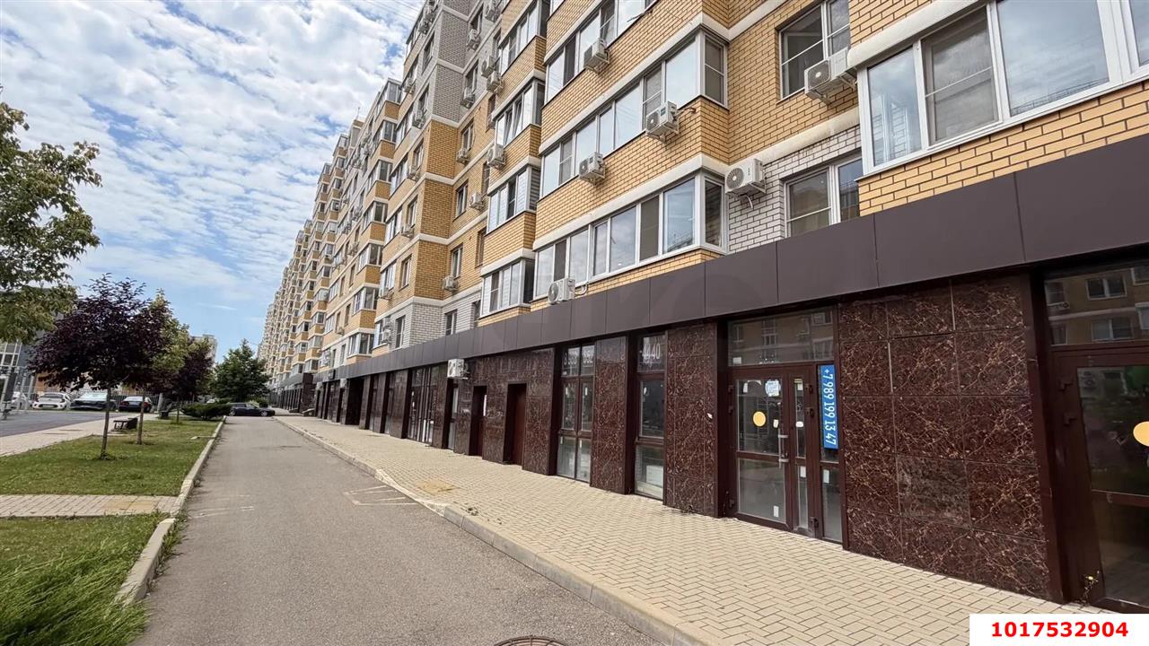 Фото №1: Торговое помещение 76&nbsp;м², 1/3&nbsp;эт. - Краснодар, Прикубанский внутригородской округ, Славянский, мкр. Светлоград, ул. Красных Партизан, 1/4к9