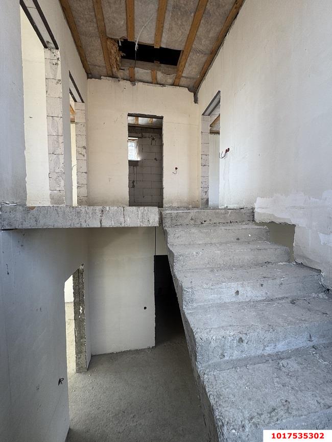 Фото №8: Дом 140&nbsp;м² + 3.01&nbsp;сот., 2&nbsp;эт. - Краснодар, Прикубанский внутригородской округ, п. коттеджный  Барвиха, пр-д 3-й  Писателя Степанова