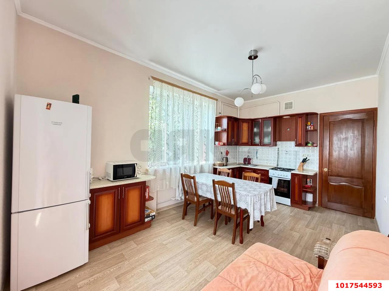 Фото №1: 1-комнатная квартира 72&nbsp;м², 2/8&nbsp;эт. - Краснодар, Прикубанский внутригородской округ, мкр. Музыкальный, ул. Аксайская, 44