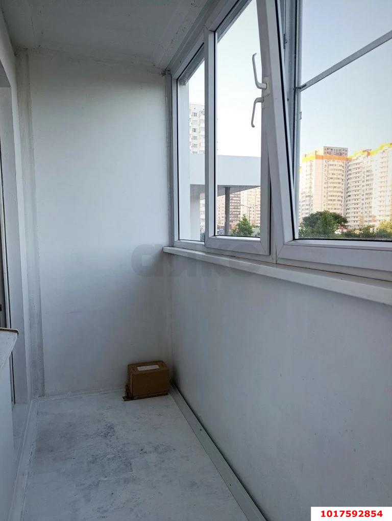 Фото №10: 2-комнатная квартира 70&nbsp;м², 1/16&nbsp;эт. - Краснодар, Карасунский внутригородской округ, мкр. Почтовый, пр-кт имени писателя Знаменского, 31к1