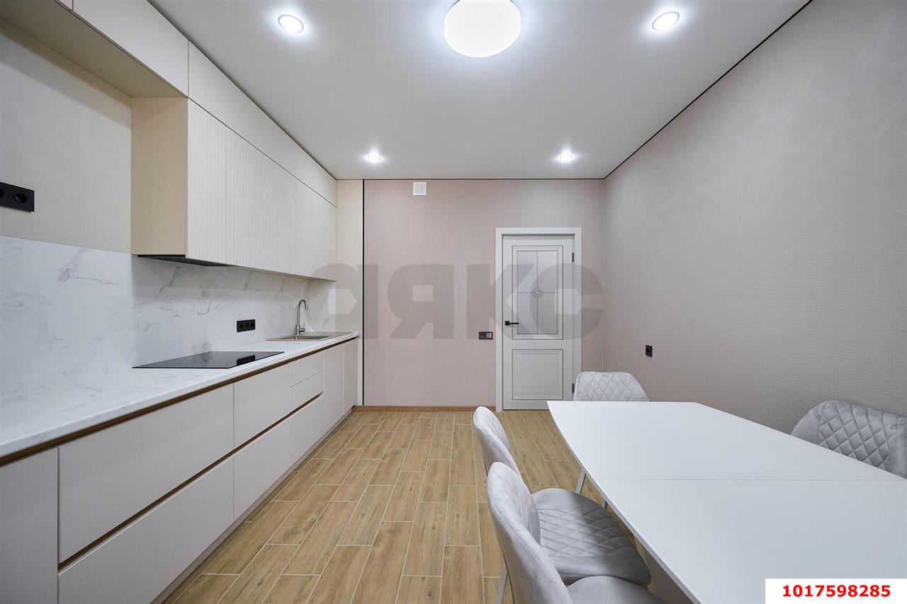 Фото №2: 3-комнатная квартира 82&nbsp;м², 13/24&nbsp;эт. - Краснодар, Карасунский внутригородской округ, Камвольно-суконный Комбинат, мкр. ЖК Урал, ул. Уральская, 87/7
