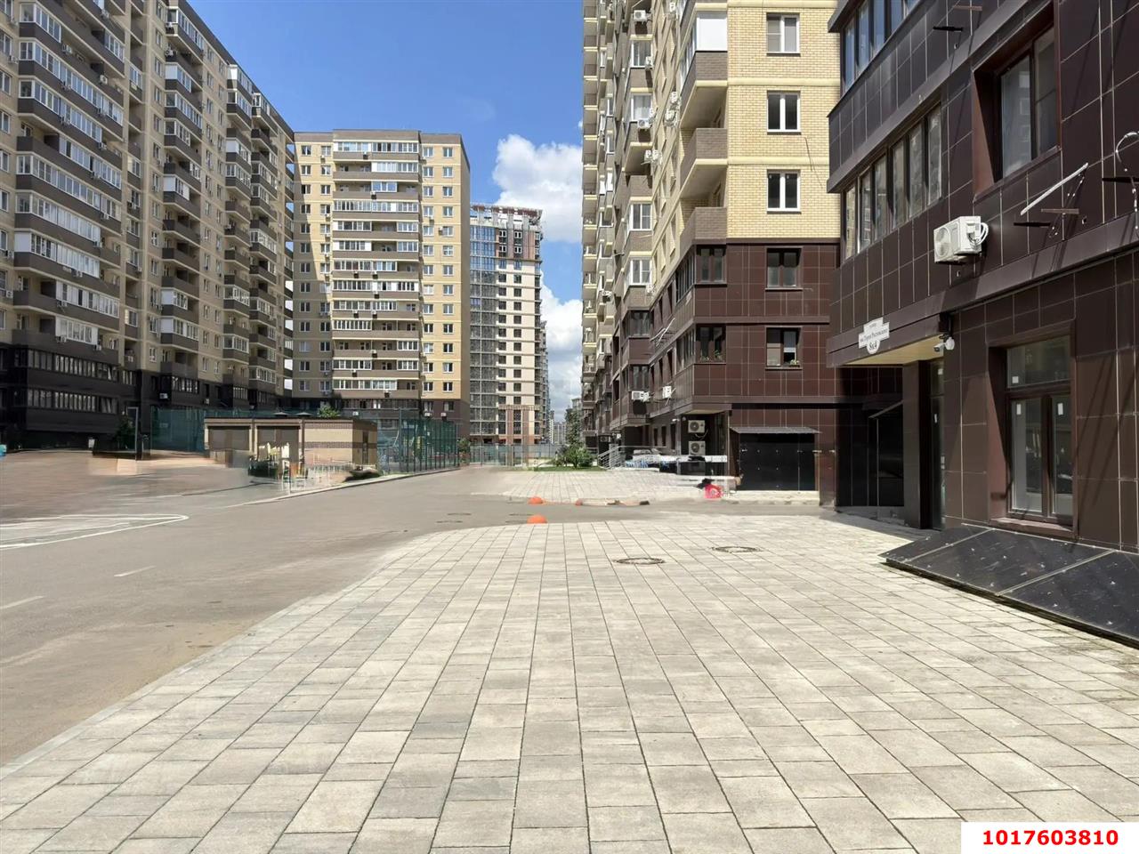 Фото №2: Торговое помещение 44&nbsp;м², 1/16&nbsp;эт. - Краснодар, Прикубанский внутригородской округ, мкр. жилой комплекс Ракурс, ул. имени Героя Ростовского, 8к6