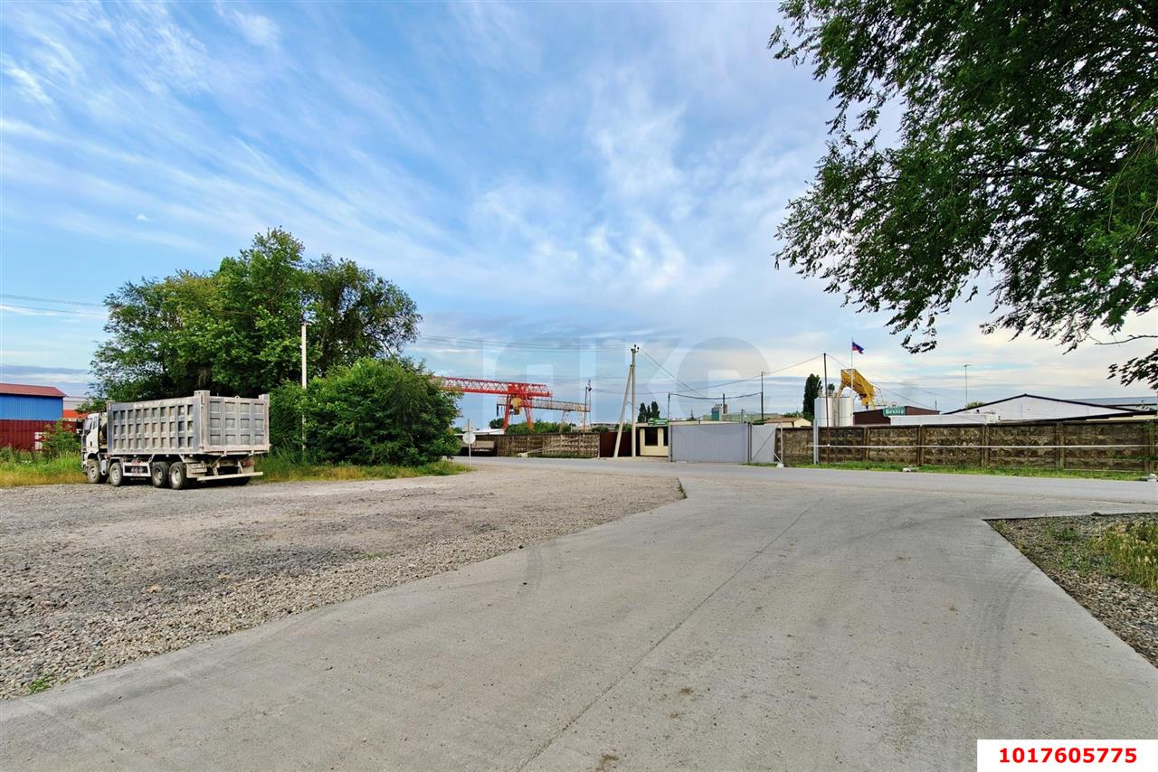 Фото №3: Коммерция 200&nbsp;м², 1&nbsp;эт. - Новотитаровская, ул. Крайняя, 2