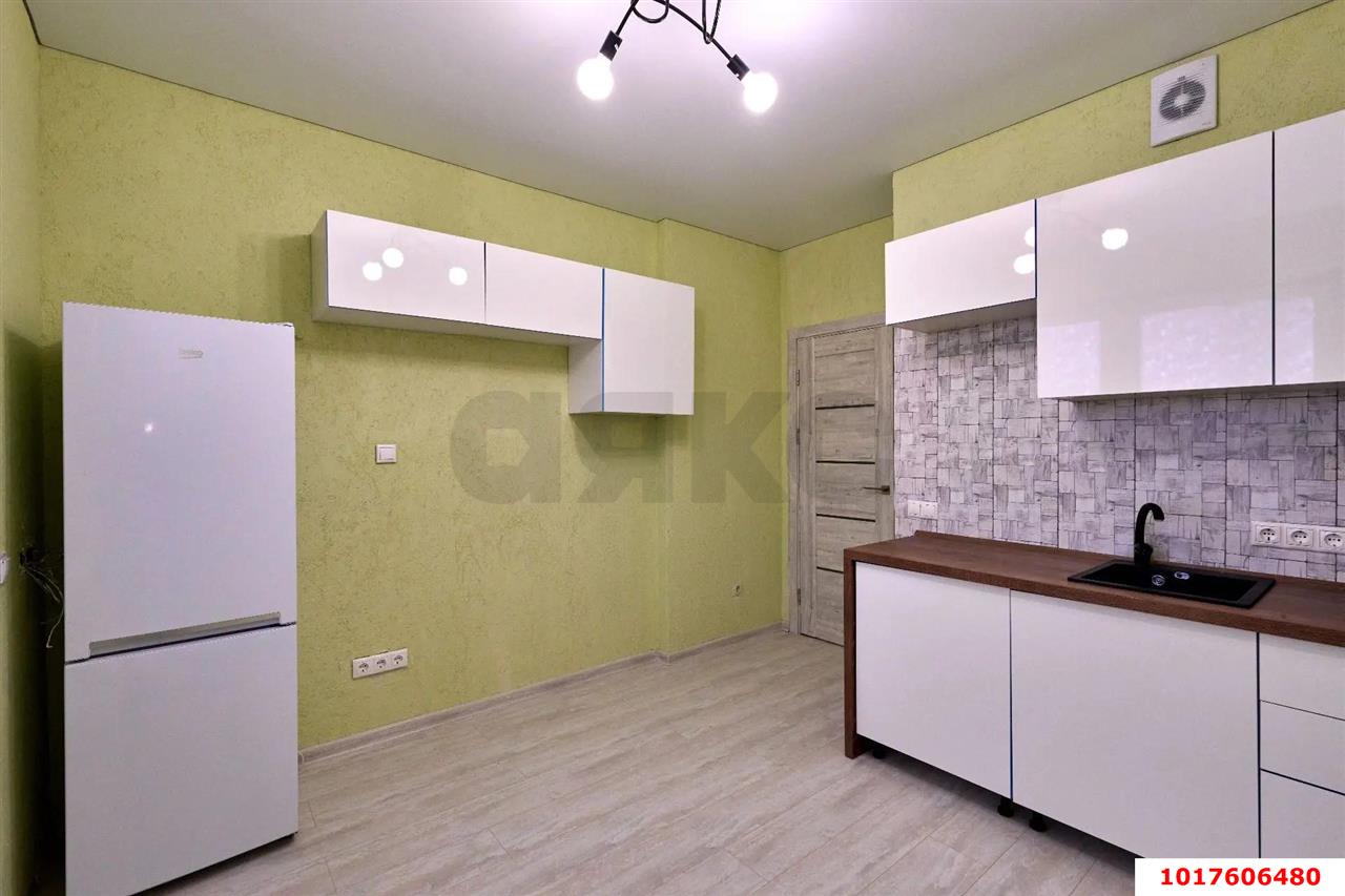 Фото №2: 1-комнатная квартира 42&nbsp;м², 8/8&nbsp;эт. - Краснодар, Прикубанский внутригородской округ, Славянский, мкр. Светлоград, ул. Красных Партизан, 1/4к9