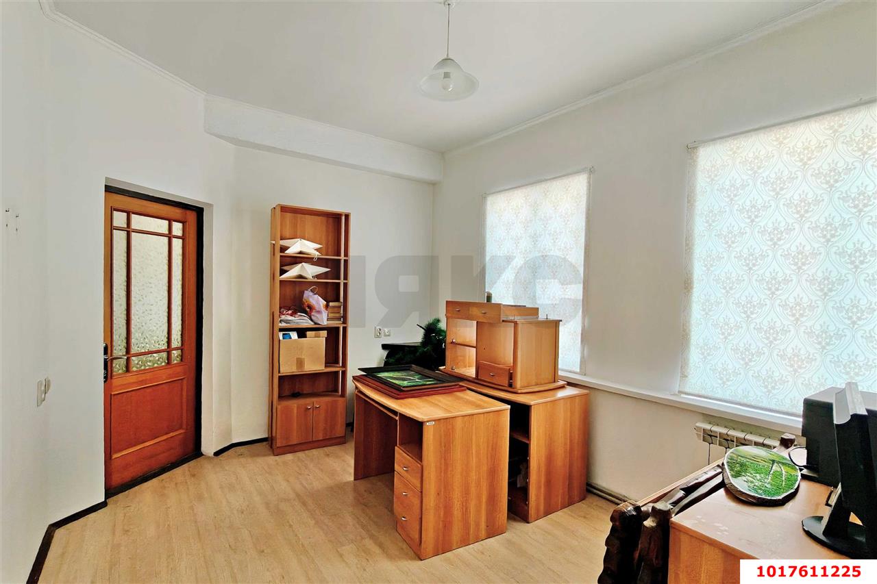 Фото №8: Отдельное здание 865&nbsp;м², 1/2&nbsp;эт. - Краснодар, Центральный внутригородской округ, мкр. Дубинка, ул. Ставропольская, 220/2