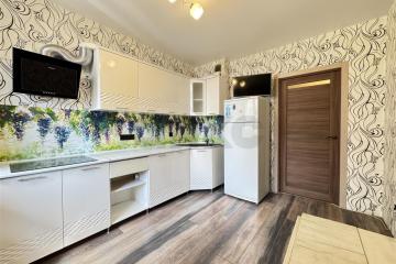 Фото №1: 1-комнатная квартира 40&nbsp;м², 14/18&nbsp;эт. - Краснодар, мкр. ЖК Времена Года 3, ул. Цезаря Куникова, 24к2