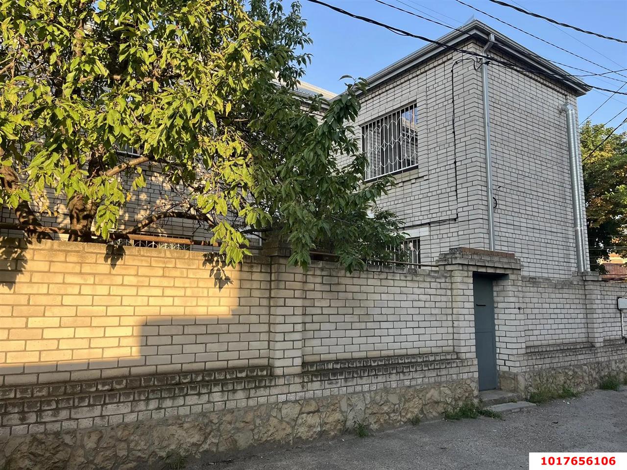 Фото №1: Отдельное здание 329&nbsp;м², 1/2&nbsp;эт. - Краснодар, Центральный внутригородской округ, мкр. Дубинка, ул. Майкопская, 79