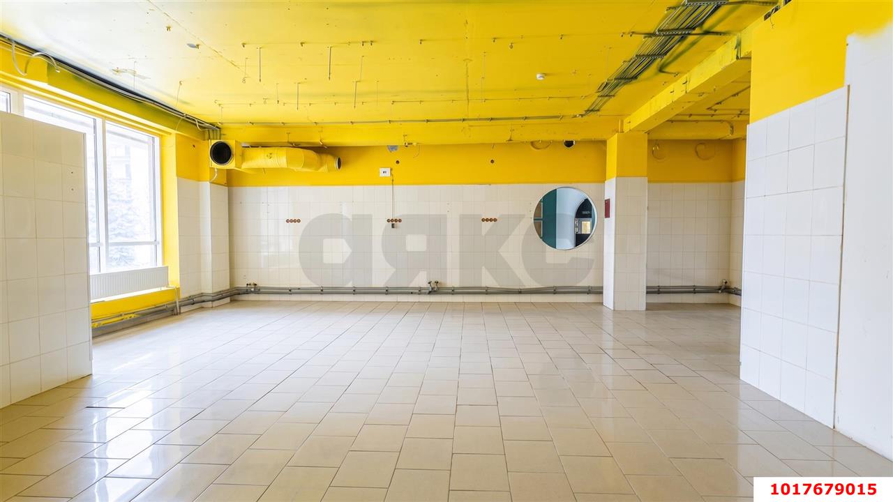 Фото №2: Торговое помещение 210&nbsp;м², 2/2&nbsp;эт. - Краснодар, Прикубанский внутригородской округ, мкр. жилой комплекс Свобода, ул. Домбайская, 55