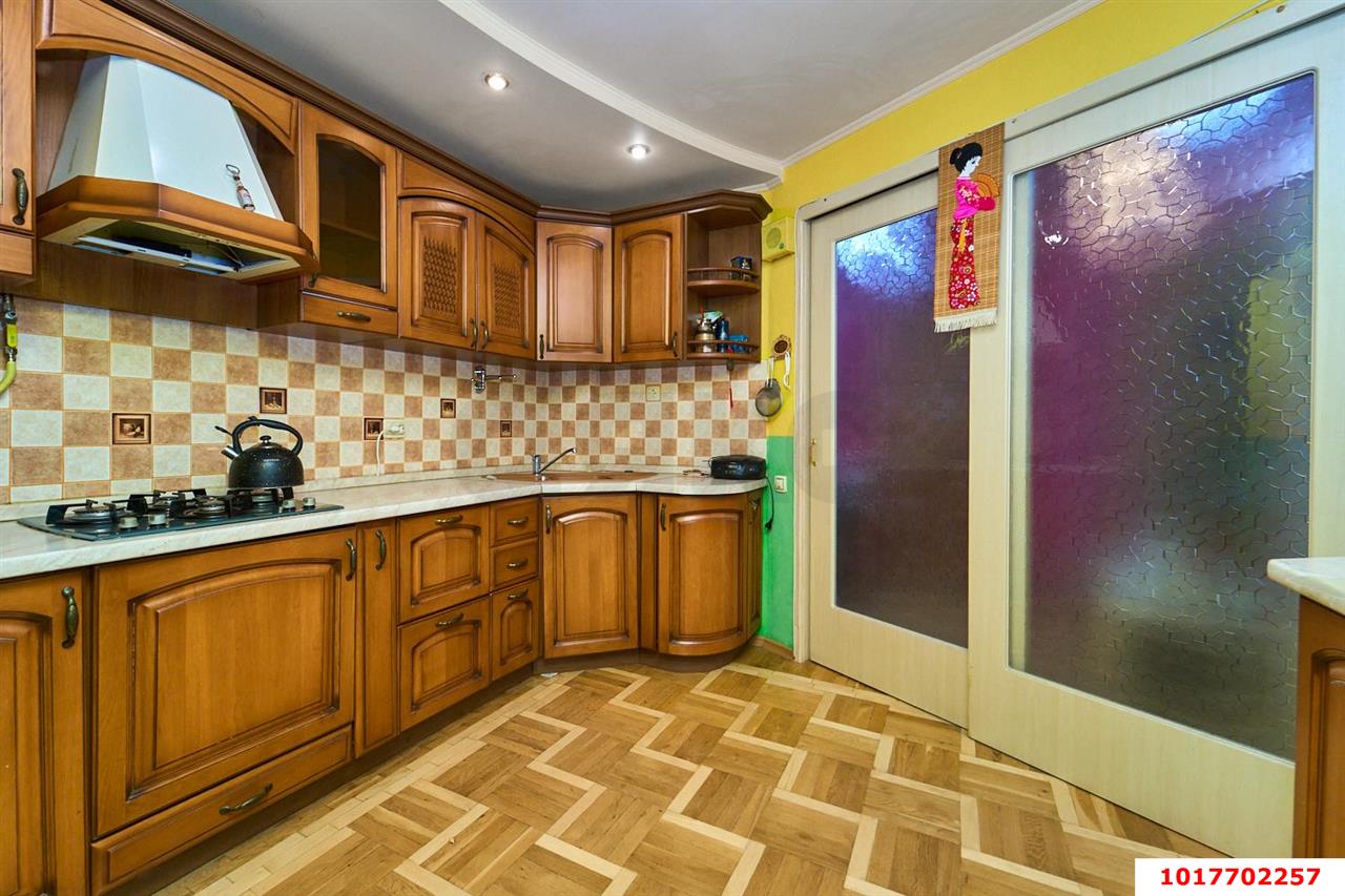 Фото №6: 3-комнатная квартира 75&nbsp;м², 5/9&nbsp;эт. - Краснодар, Центральный внутригородской округ, мкр. Центральный, ул. Суворова, 74