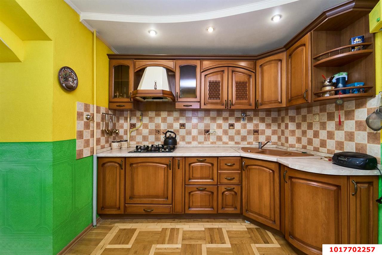 Фото №5: 3-комнатная квартира 75&nbsp;м², 5/9&nbsp;эт. - Краснодар, Центральный внутригородской округ, мкр. Центральный, ул. Суворова, 74
