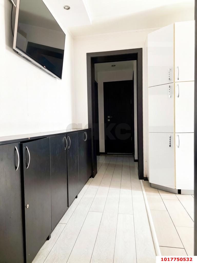 Фото №6: 4-комнатная квартира 80&nbsp;м², 9/9&nbsp;эт. - Краснодар, Прикубанский внутригородской округ, мкр. Краевая Клиническая Больница, ул. Российская, 138