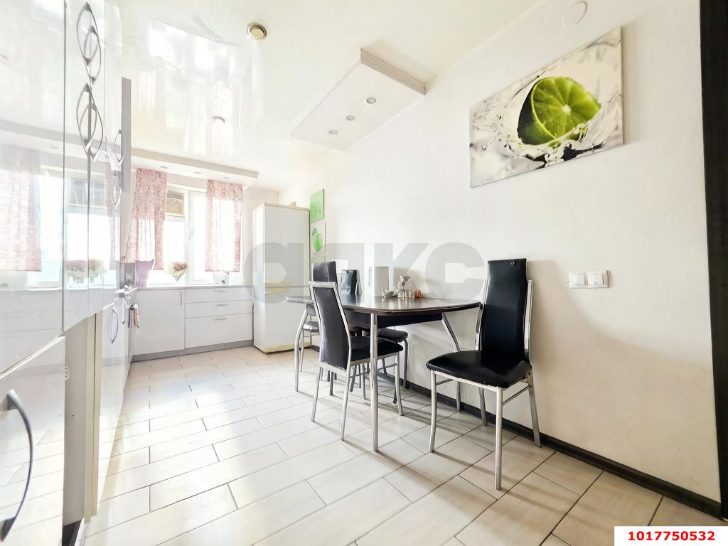 Фото №4: 4-комнатная квартира 80&nbsp;м², 9/9&nbsp;эт. - Краснодар, Прикубанский внутригородской округ, мкр. Краевая Клиническая Больница, ул. Российская, 138