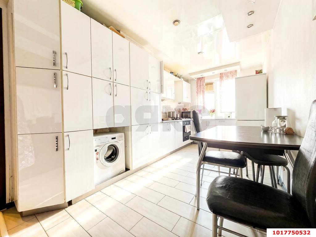 Фото №3: 4-комнатная квартира 80&nbsp;м², 9/9&nbsp;эт. - Краснодар, Прикубанский внутригородской округ, мкр. Краевая Клиническая Больница, ул. Российская, 138