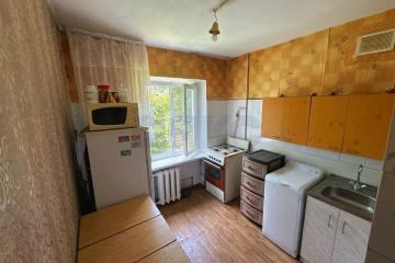 Фото №1: 2-комнатная квартира 42 м², 2/5 эт. - Краснодар, мкр. Центральный, ул. Коммунаров, 201