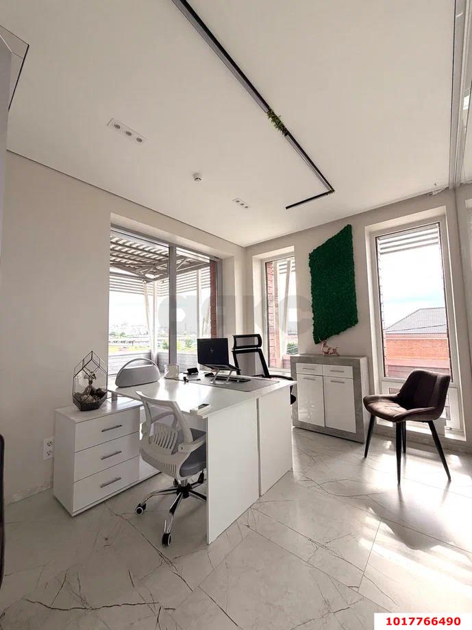 Фото №6: Отдельное здание 550&nbsp;м², 1/3&nbsp;эт. - Краснодар, мкр. Прикубанский внутригородской округ, ул. Питерская, 38/2