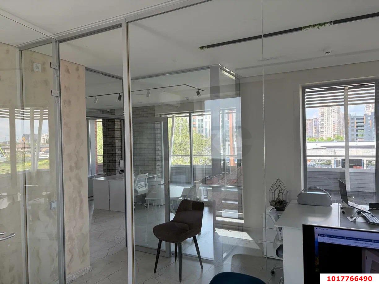 Фото №5: Отдельное здание 550&nbsp;м², 1/3&nbsp;эт. - Краснодар, мкр. Прикубанский внутригородской округ, ул. Питерская, 38/2