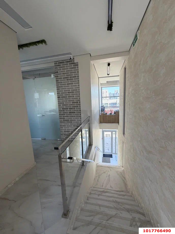 Фото №13: Отдельное здание 550&nbsp;м², 1/3&nbsp;эт. - Краснодар, мкр. Прикубанский внутригородской округ, ул. Питерская, 38/2