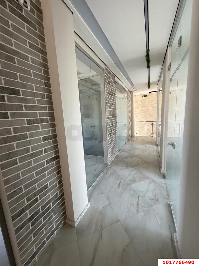 Фото №12: Отдельное здание 550&nbsp;м², 1/3&nbsp;эт. - Краснодар, мкр. Прикубанский внутригородской округ, ул. Питерская, 38/2