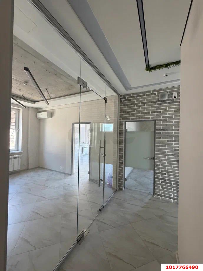 Фото №11: Отдельное здание 550&nbsp;м², 1/3&nbsp;эт. - Краснодар, мкр. Прикубанский внутригородской округ, ул. Питерская, 38/2