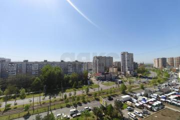Фото №1: 3-комнатная квартира 71 м², 10/10 эт. - Краснодар, мкр. Юбилейный, пр-кт Чекистов, 13