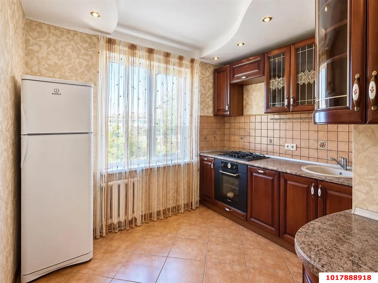 Фото №1: 3-комнатная квартира 80&nbsp;м², 10/10&nbsp;эт. - Краснодар, Западный внутригородской округ, мкр. Юбилейный, пр-кт Чекистов, 13
